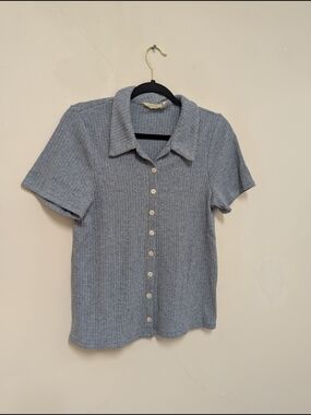 Ribbed Short-Sleeve Button-Front Blouse - Light Blue